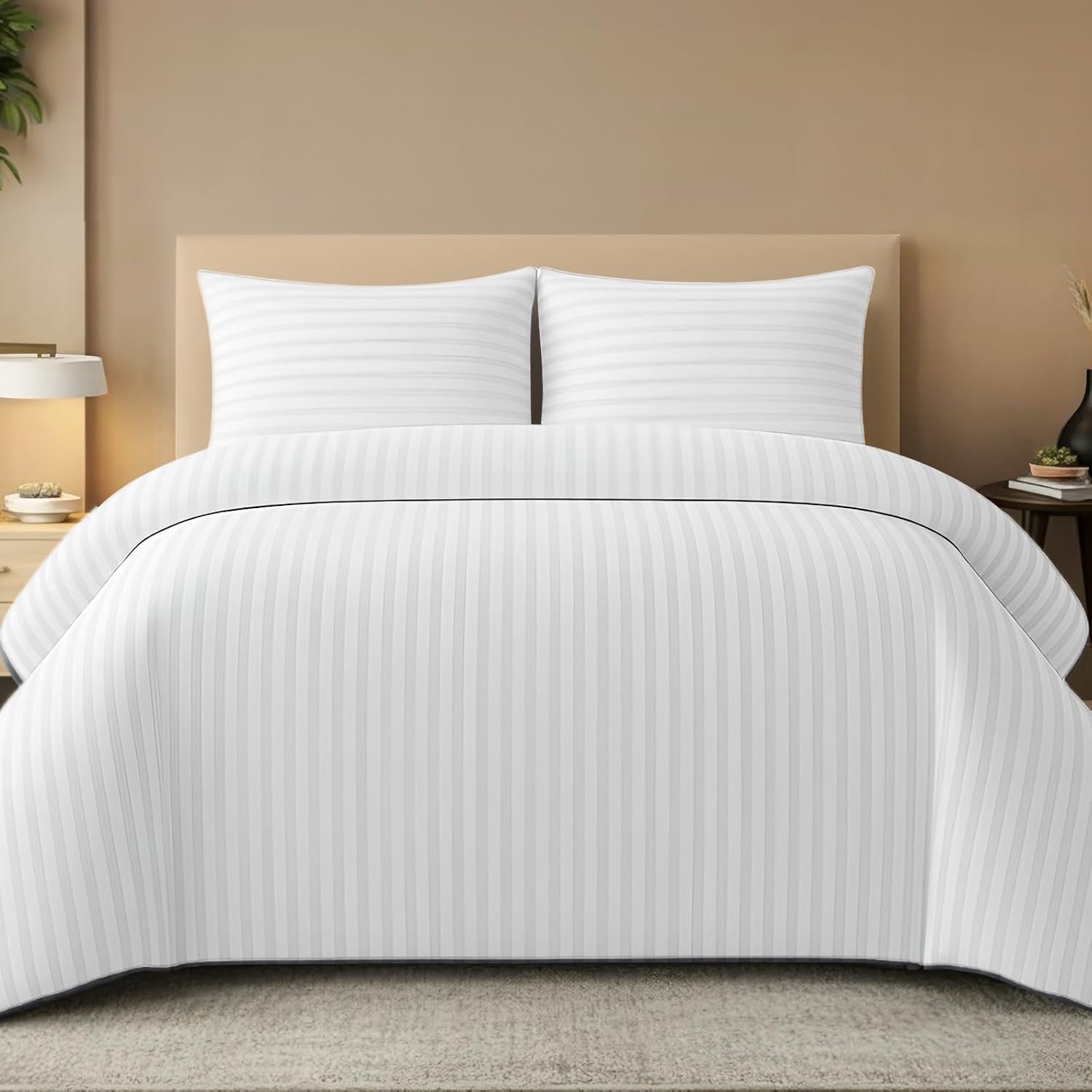 Pamposh Satin Rayado Juego de Edredón y Funda de Almohadas - Calidad de Hotel Premium, Juego de Ropa de Cama - Hipoalergénico, Ultra Suave, Microfibra, Tamaño King (220 x 230 cm)